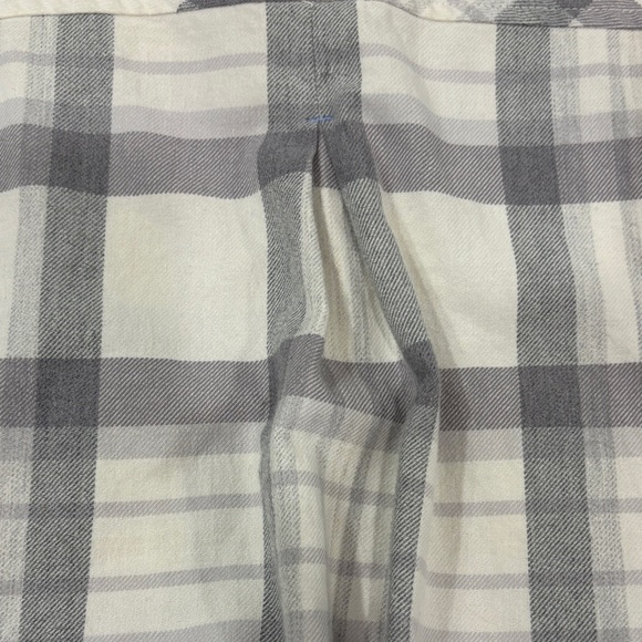 Vineyard Vines White and Gray Flannel Button Down Shirt - Picture 5 of 8